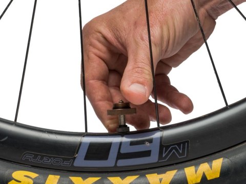 Pompka ręczna BLACKBURN CORE HV 90psi wężyk grafitowa (NEW) (DWZ)