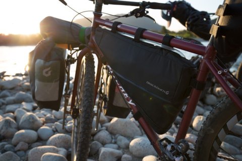 Torba na ramę BLACKBURN OUTPOST FRAME BAG MEDIUM 5,8L wodoodporna roz.M czarna (NEW 2025)