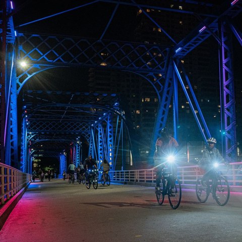 Zestaw lampki BLACKBURN DAYBLAZER przód 1000 lumenów, tył 65 lumenów (DWZ) => zamiennik BBN-7163190 (NEW 2025)