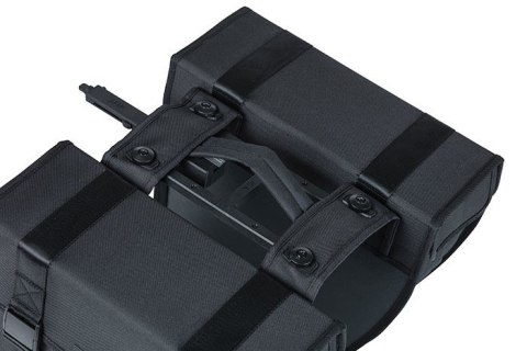 Sakwa miejska podwójna BASIL TOUR DOUBLE PANNIER BAG MIK 28L, MIK System (ready to go) wodoodporna black (NEW)