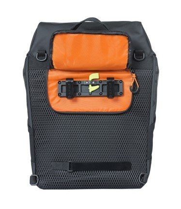 Sakwa miejska pojedyncza BASIL MILES TARPAULIN DAYPACK 17L, Hook On System, 100% wodoodporna black orange (NEW)