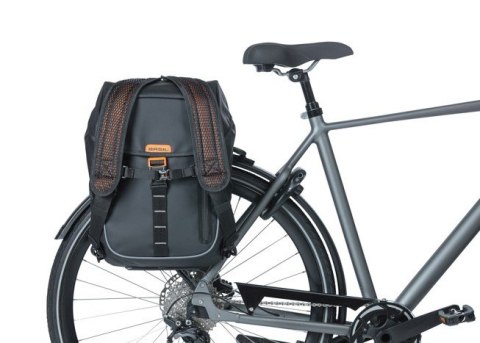 Sakwa miejska pojedyncza BASIL MILES TARPAULIN DAYPACK 17L, Hook On System, 100% wodoodporna black orange (NEW)