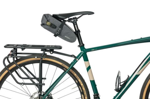 Torebka podsiodłowa BASIL NAVIGATOR STORM SADDLE BAG 1.5L, mocowanie na paski, wodoodporna grey black (NEW) Torebka podsiodłowa BASIL NAVIGATOR STORM SADDLE BAG 1.5L, mocowanie na paski, wodoodporna grey black (NEW)
