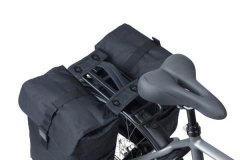 Sakwy BASIL MOVE DOUBLE BICYCLE BAG, MIK z adapterem do mocowania (ready to go), 30L, Wodoodporna, Black (NEW 2025)