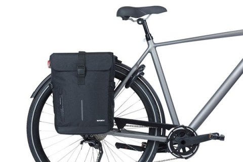 Sakwy BASIL MOVE DOUBLE BICYCLE BAG, UNIVERSAL BRIDGE, 30L, Wodoodporna, Black (NEW 2025)