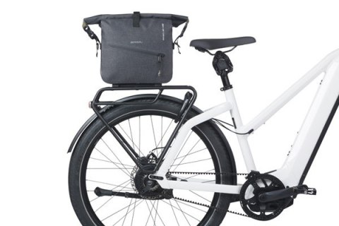 Torba na bagażnik BASIL NAVIGATOR STORM, MIK z adapterem do mocowania (ready to go), 13L, Wodoodporna, Czarna (NEW 2025)