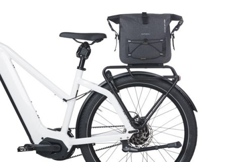 Torba na bagażnik BASIL NAVIGATOR STORM, MIK z adapterem do mocowania (ready to go), 13L, Wodoodporna, Czarna (NEW 2025)