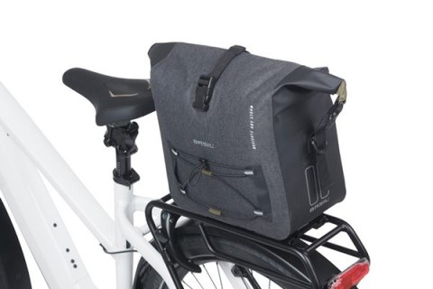 Torba na bagażnik BASIL NAVIGATOR STORM, MIK z adapterem do mocowania (ready to go), 13L, Wodoodporna, Czarna (NEW 2025)