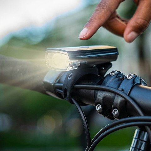 Lampka przednia BLACKBURN DAYBLAZER 550 FRONT USB-C, 550 lumenów czarna (NEW)