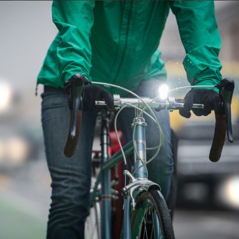 Lampka przednia BLACKBURN DAYBLAZER 550 FRONT USB-C, 550 lumenów czarna (NEW)