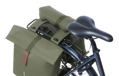Sakwa miejska podwójna BASIL CITY DOUBLE PANNIER BAG MIK 28-32L, MIK System (ready to go), moss green (NEW 2025) Sakwa miejska podwójna BASIL CITY DOUBLE PANNIER BAG MIK 28-32L, MIK System (ready to go), moss green (NEW 2025)