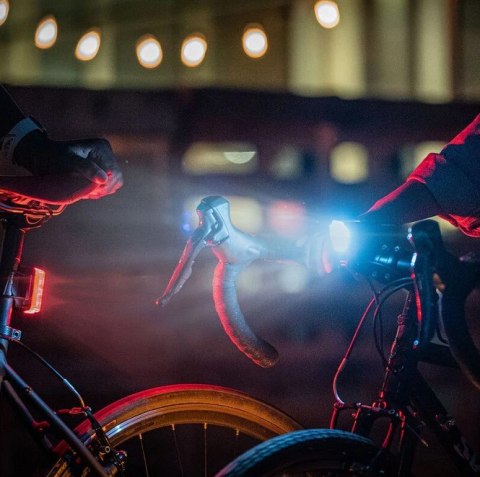 Lampka przednia BLACKBURN DAYBLAZER 1500 lumenów (NEW 2025)