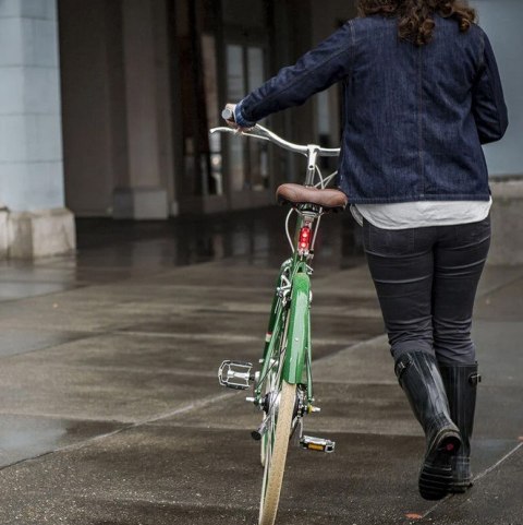 Lampka tylna BLACKBURN DAYBLAZER 65 REAR, 65 lumenów USB czarna (NEW 2025)